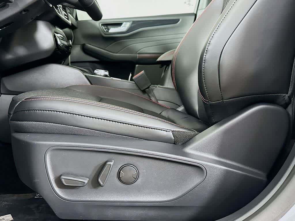 2025 Ford Escape ST-Line Select 31