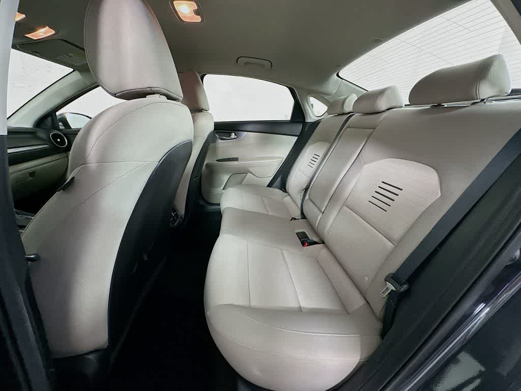 Thumbnail: 2019 Kia Forte - 14