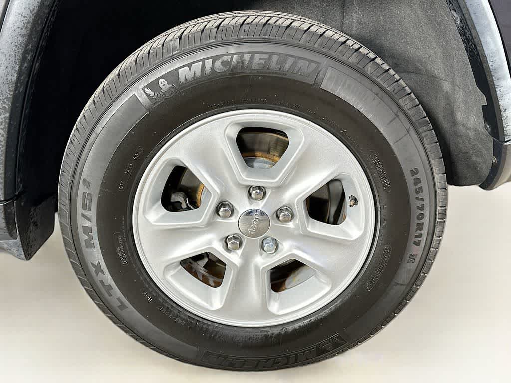 Thumbnail: 2015 Jeep Grand Cherokee - 8