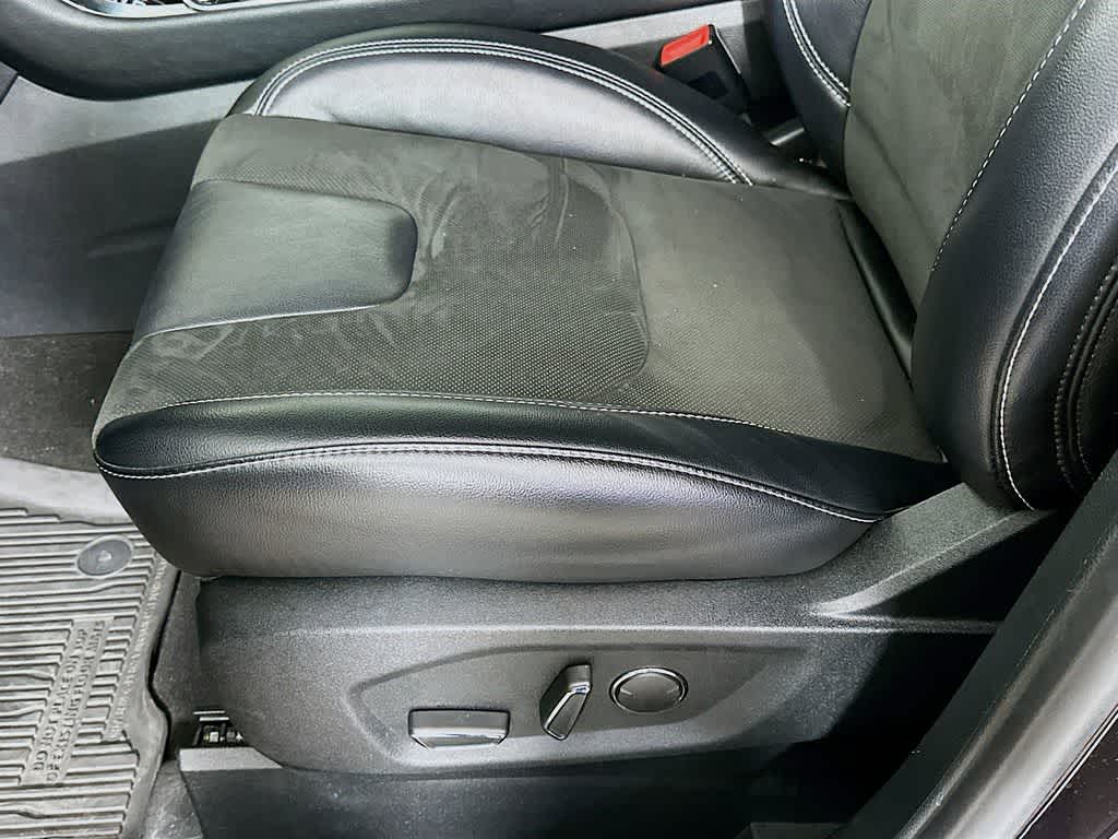 Thumbnail: 2019 Ford Edge - 31