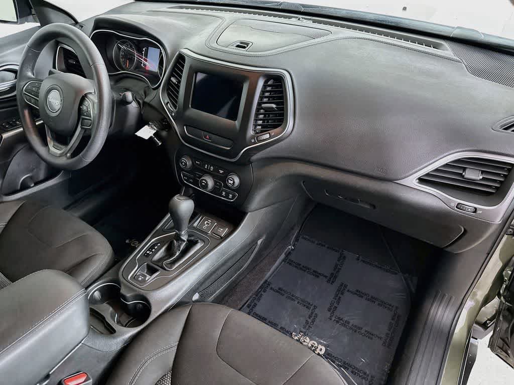Thumbnail: 2019 Jeep Cherokee - 30