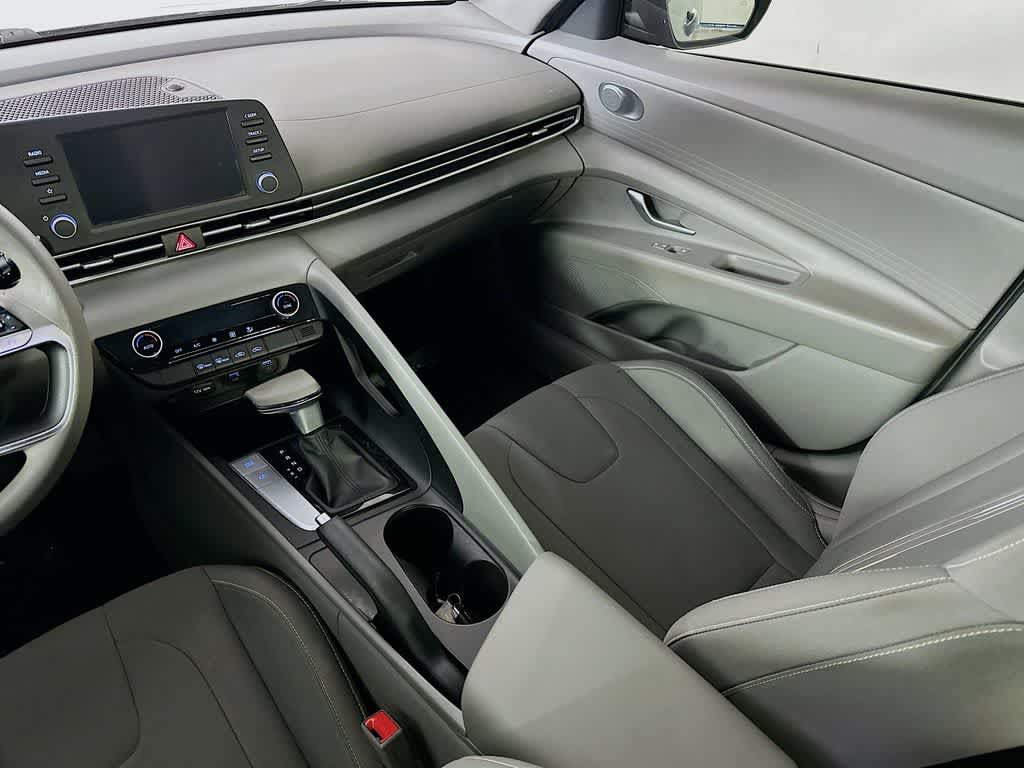 Thumbnail: 2022 Hyundai Elantra - 9