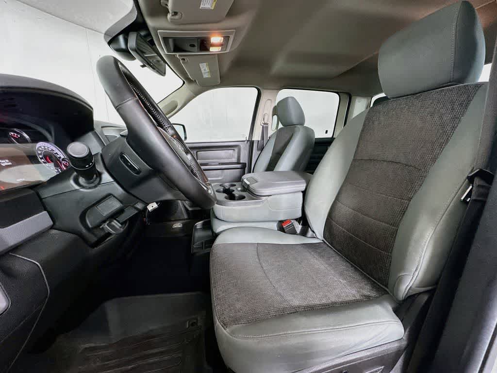 Thumbnail: 2020 RAM 1500 Classic - 12