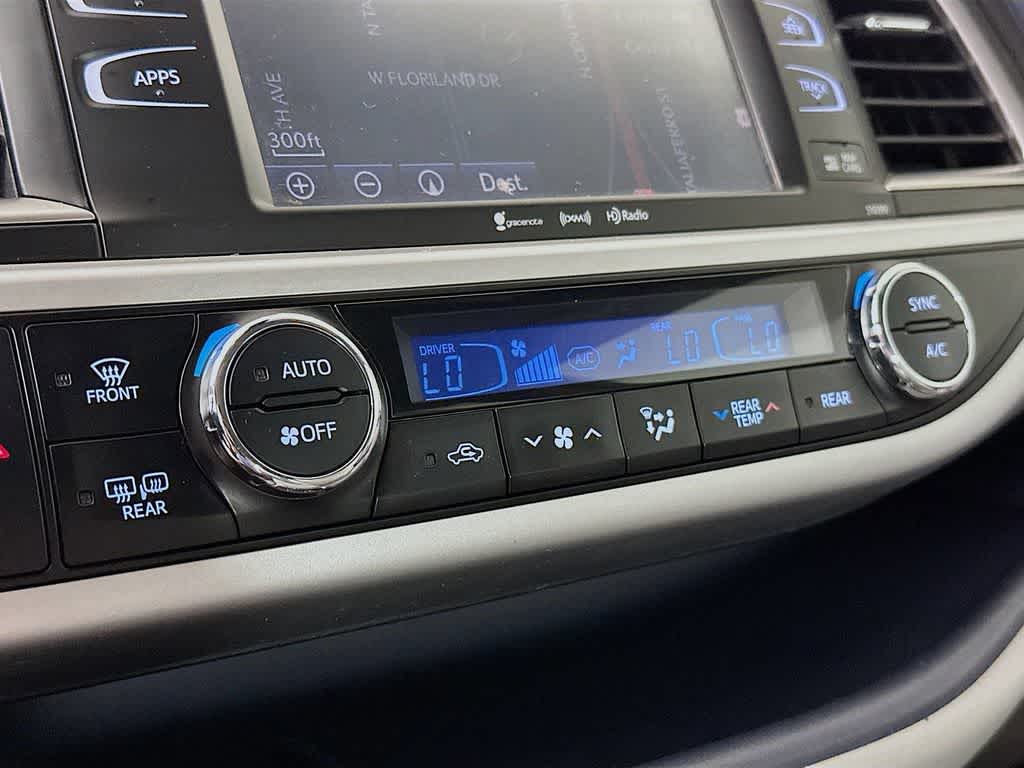 Thumbnail: 2019 Toyota Highlander - 17