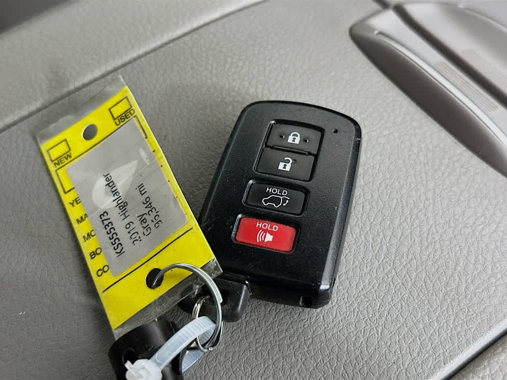 Thumbnail: 2019 Toyota Highlander - 21