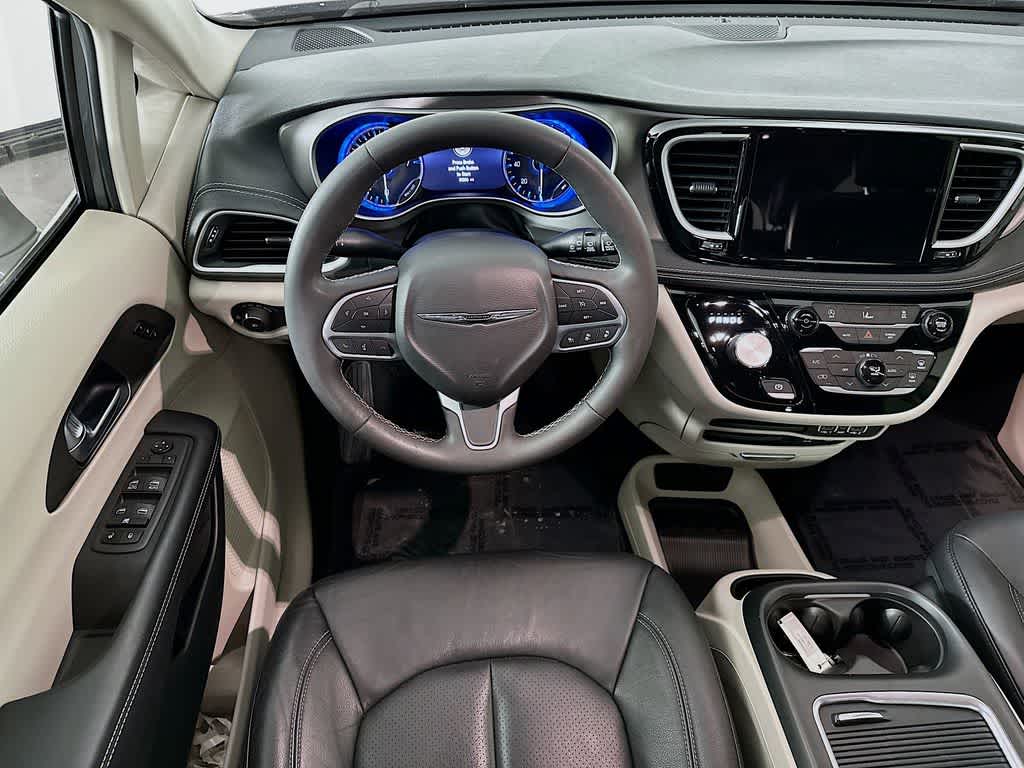 Thumbnail: 2022 Chrysler Pacifica - 9