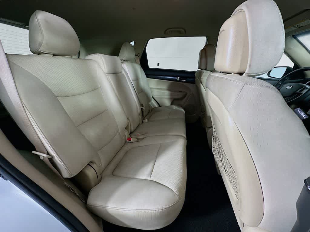 Thumbnail: 2013 Kia Sorento - 30