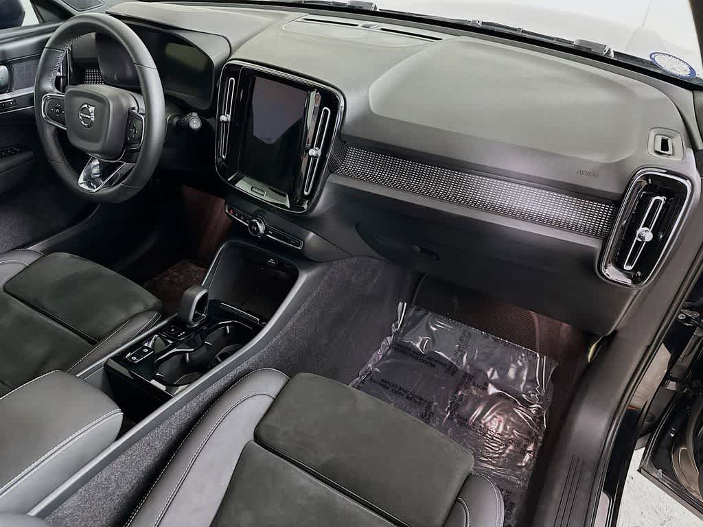 Thumbnail: 2023 Volvo XC40 - 30