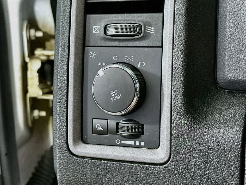 Thumbnail: 2020 RAM 1500 Classic - 26