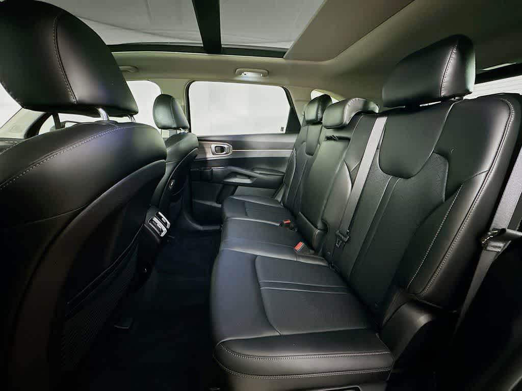 Thumbnail: 2022 Kia Sorento - 14