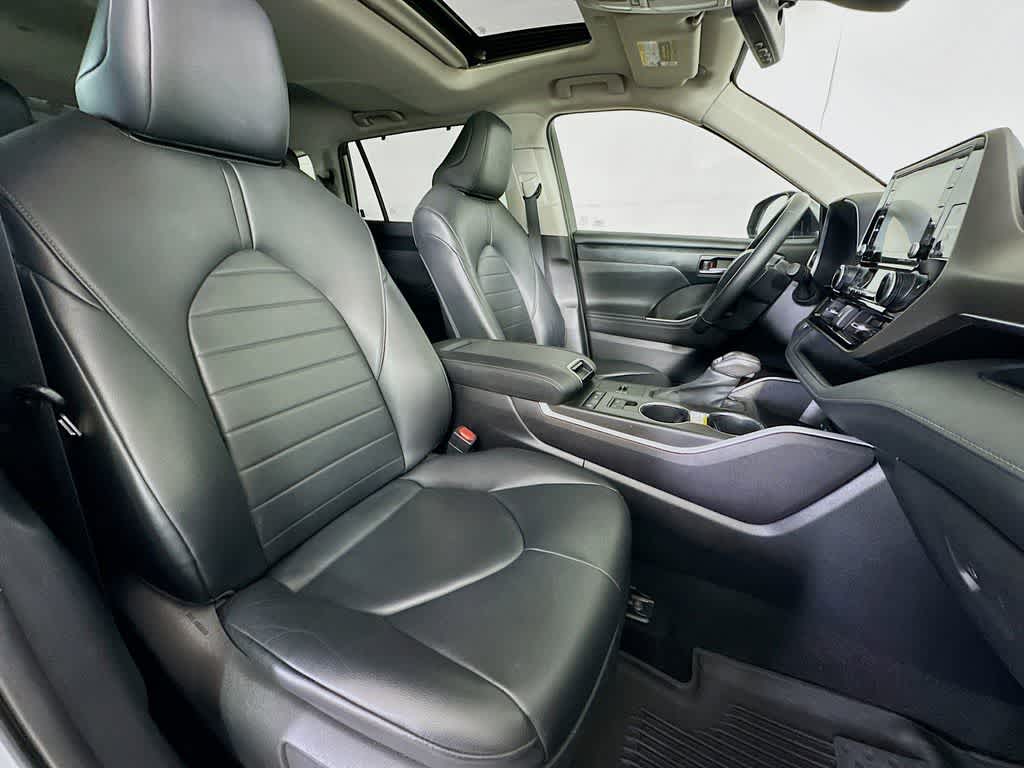 Thumbnail: 2020 Toyota Highlander - 15