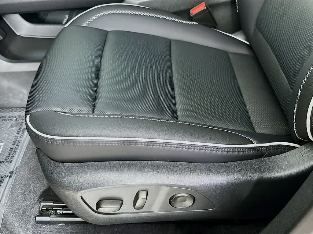 2025 GMC Acadia Denali 31