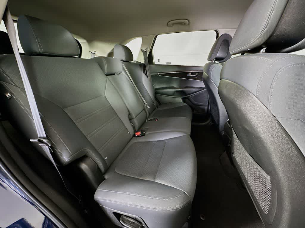 Thumbnail: 2016 Kia Sorento - 32
