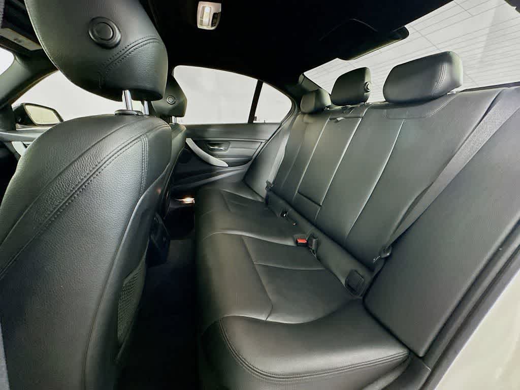 Thumbnail: 2015 BMW 3 Series - 14