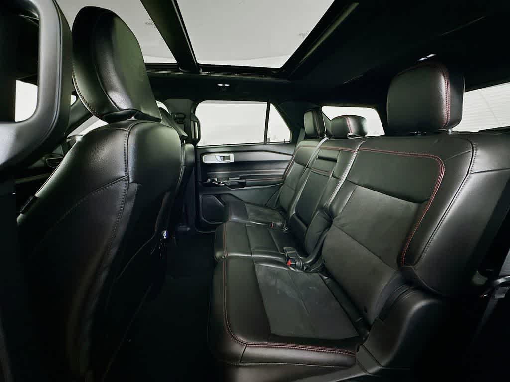 2022 Ford Explorer ST-Line 14