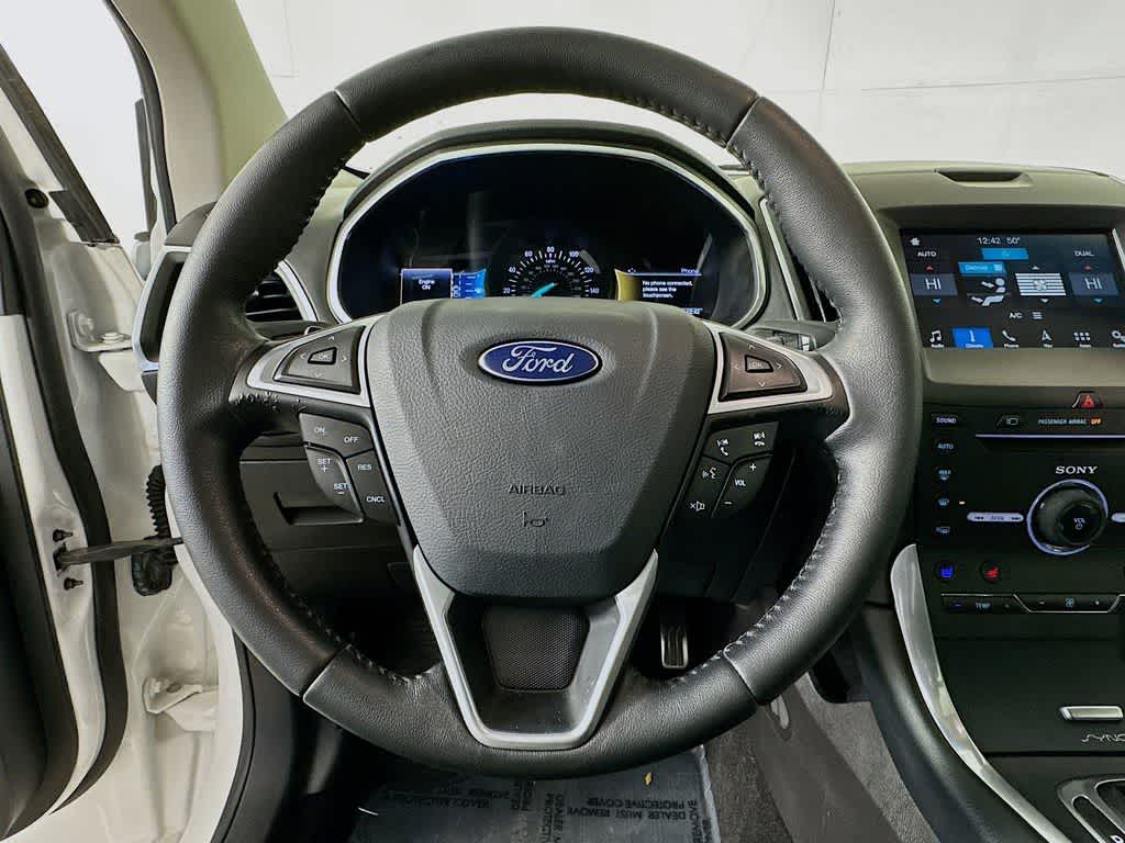 Thumbnail: 2016 Ford Edge - 16