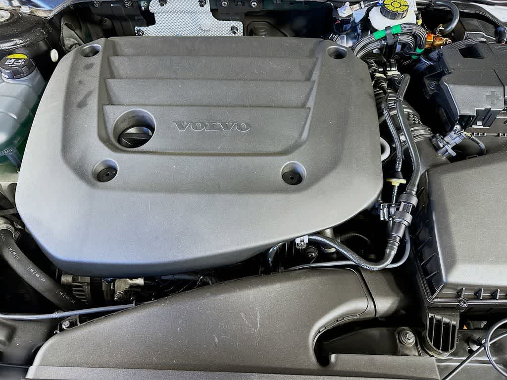 Thumbnail: 2023 Volvo XC40 - 9