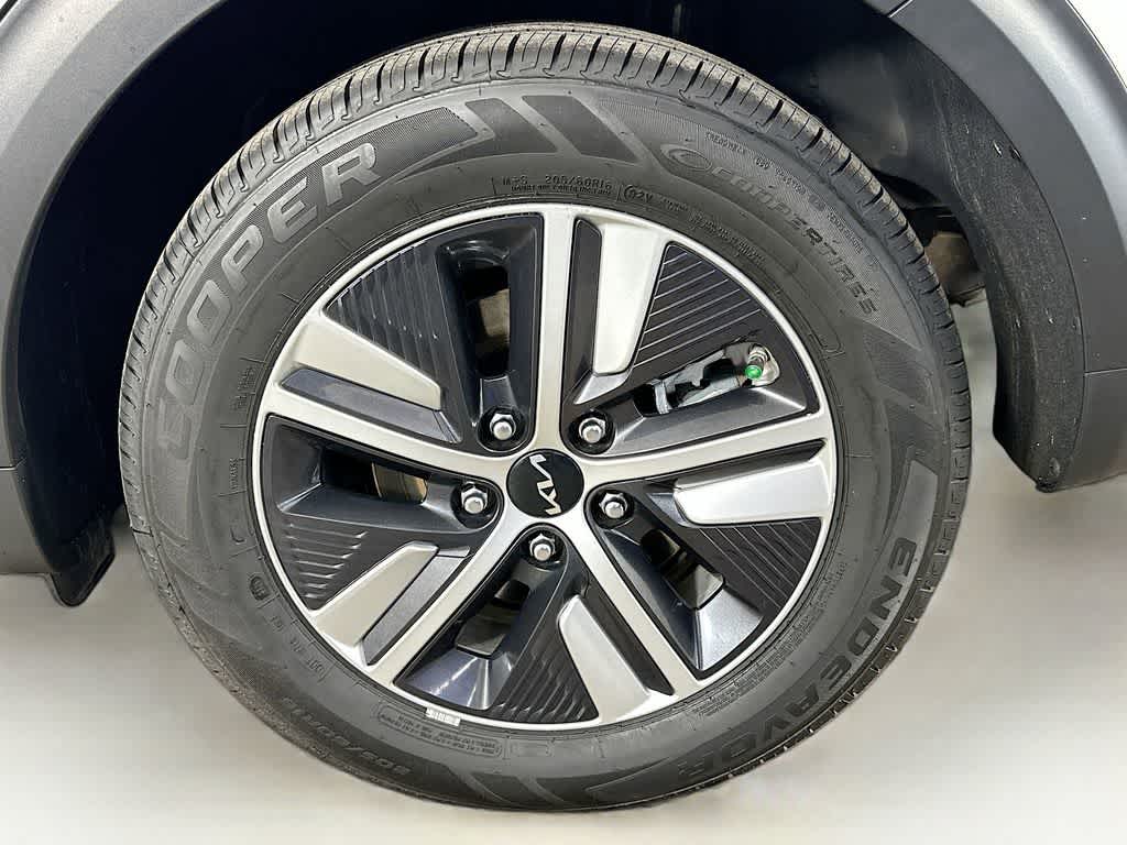 Thumbnail: 2022 Kia Niro - 9