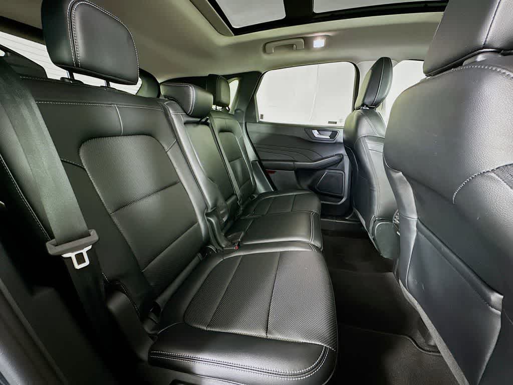 Thumbnail: 2022 Ford Escape - 32