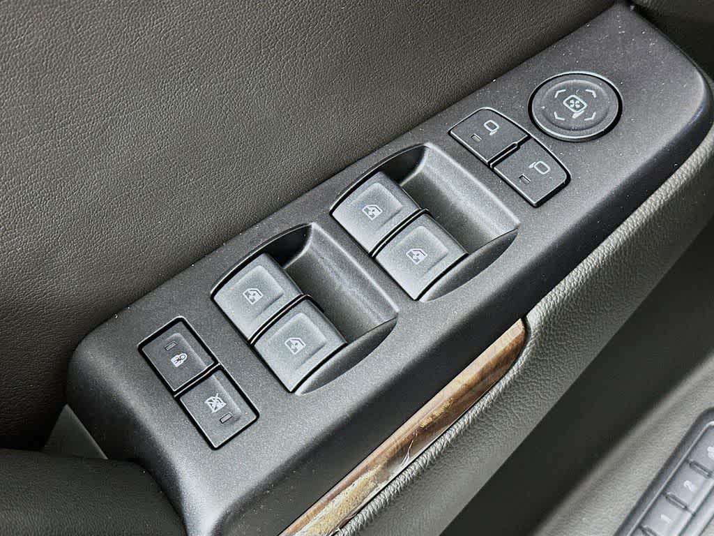 Thumbnail: 2018 Chevrolet Suburban - 30