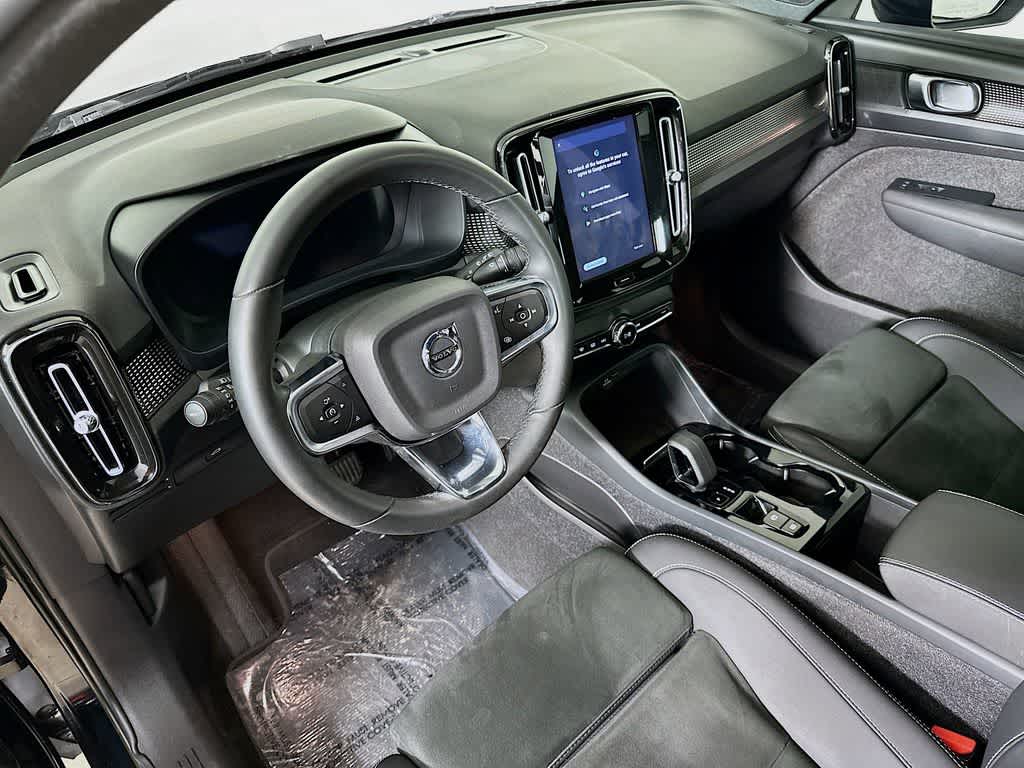 Thumbnail: 2023 Volvo XC40 - 2