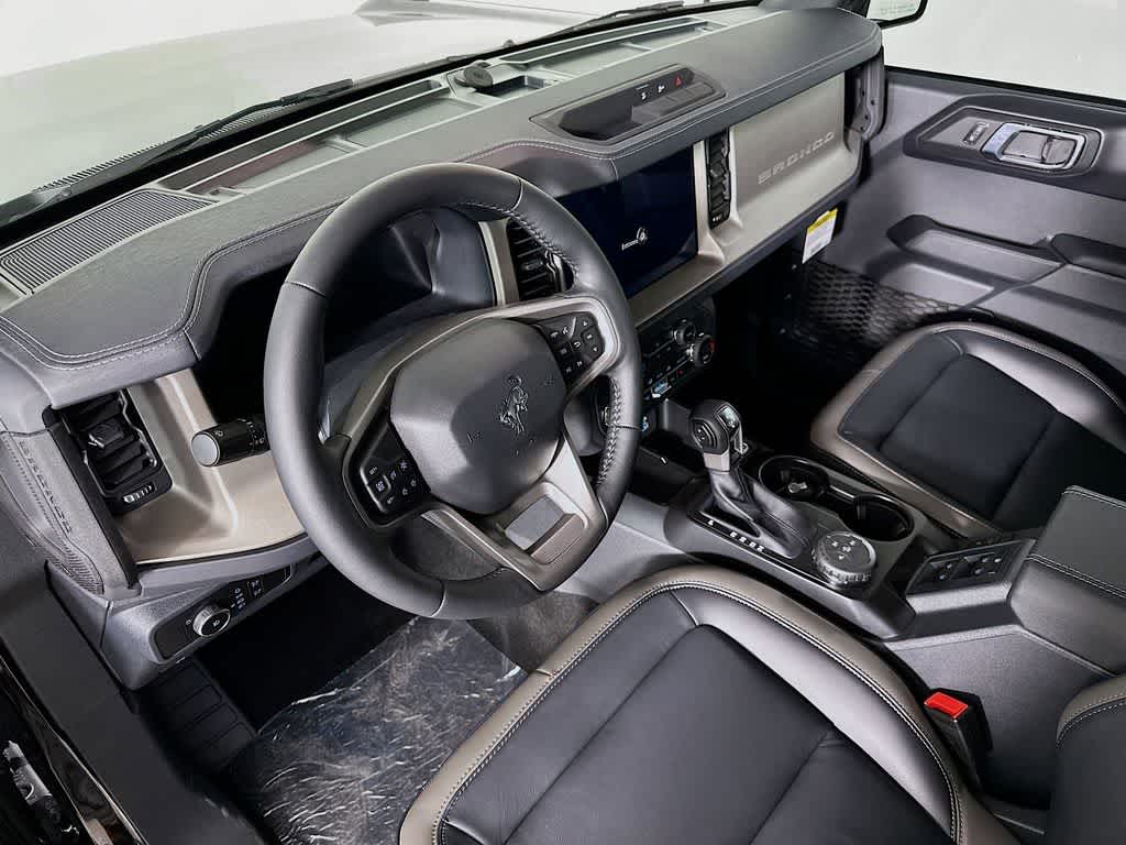 2025 Ford Bronco Outer Banks 2