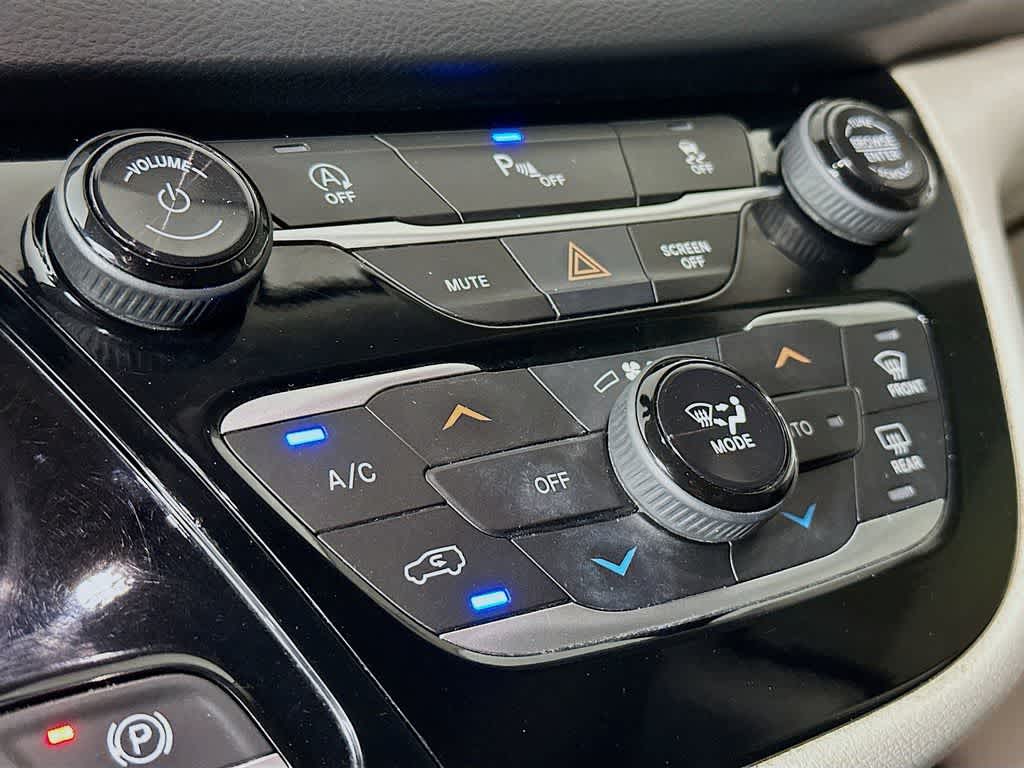 Thumbnail: 2020 Chrysler Pacifica - 18