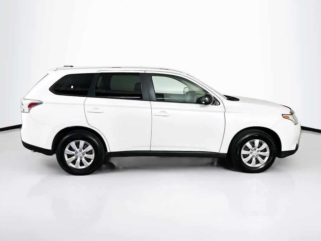 Thumbnail: 2014 Mitsubishi Outlander - 25