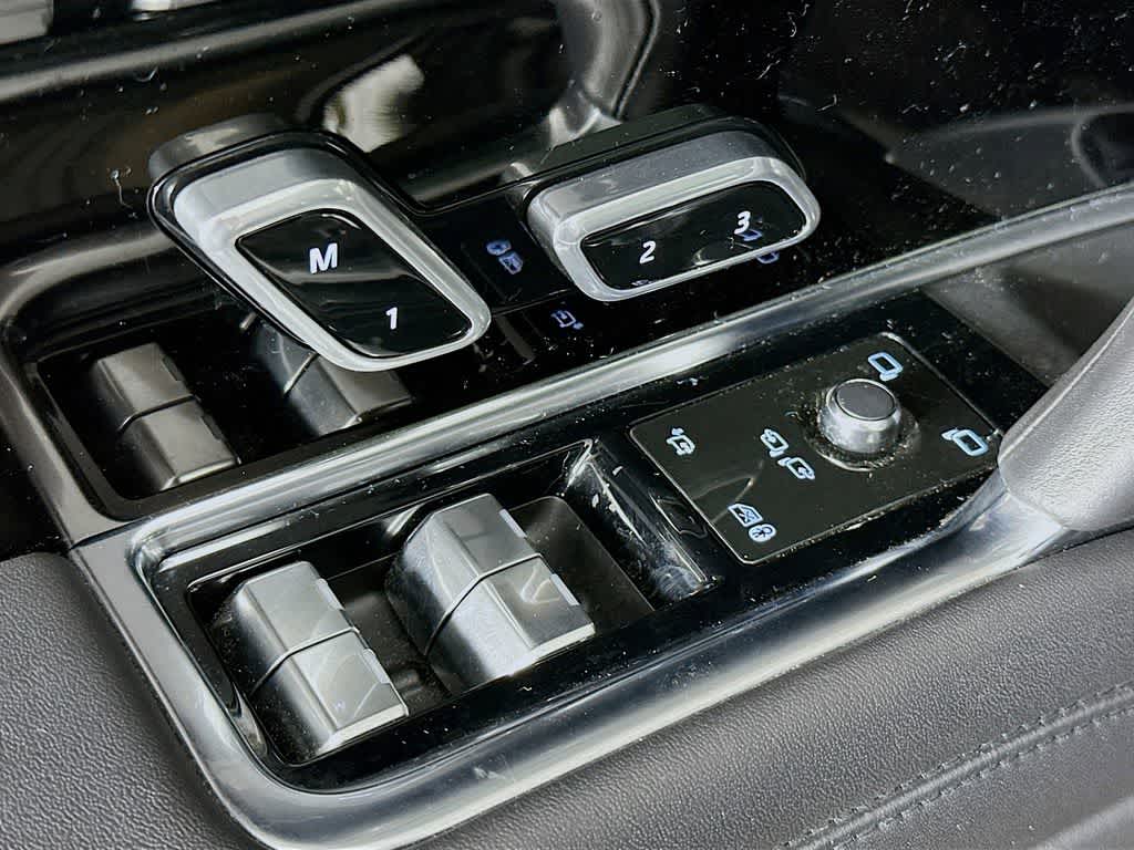 Thumbnail: 2023 Land Rover Range Rover - 29