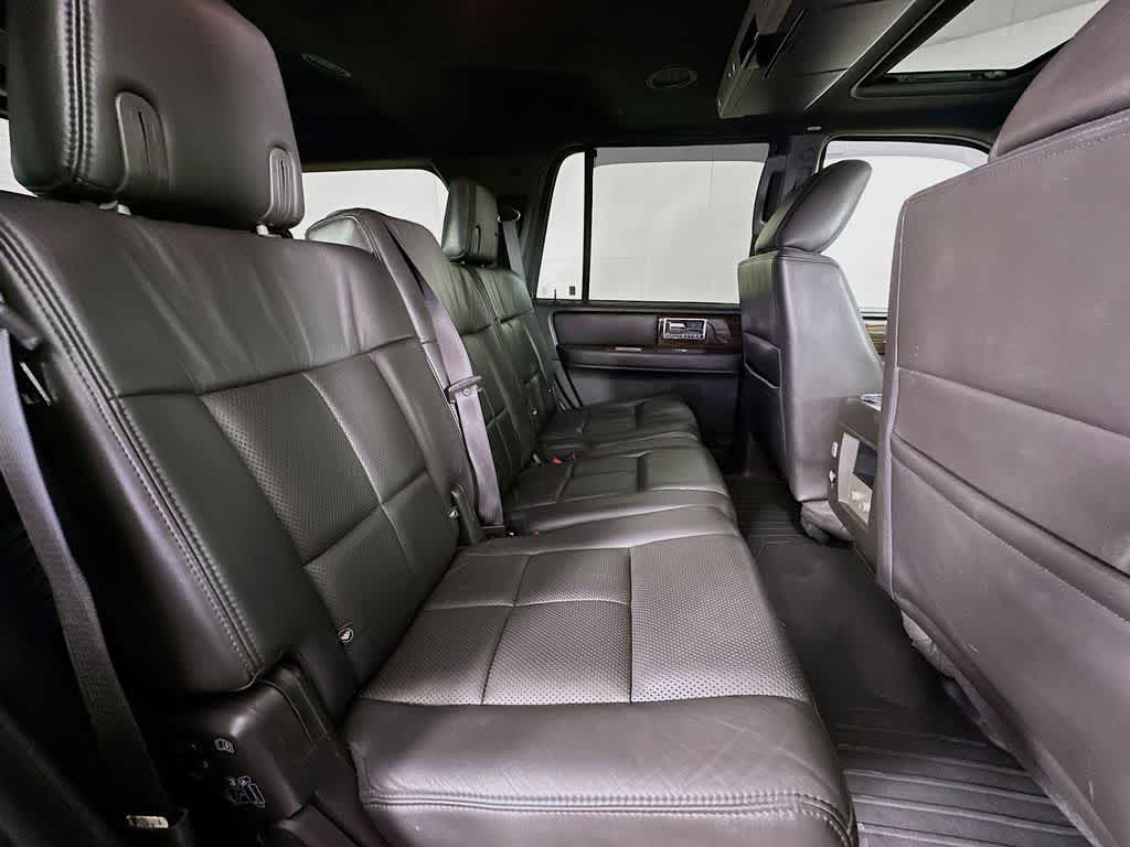 2010 Lincoln Navigator  34