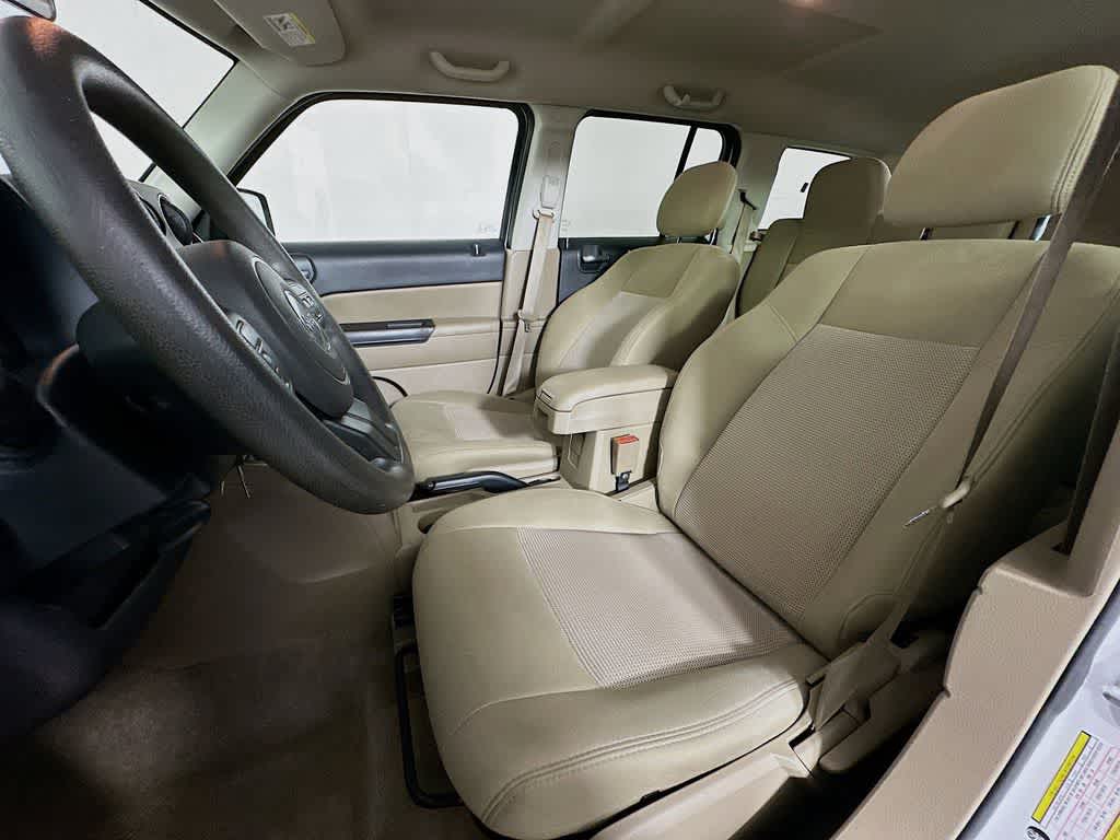 Thumbnail: 2014 Jeep Patriot - 12