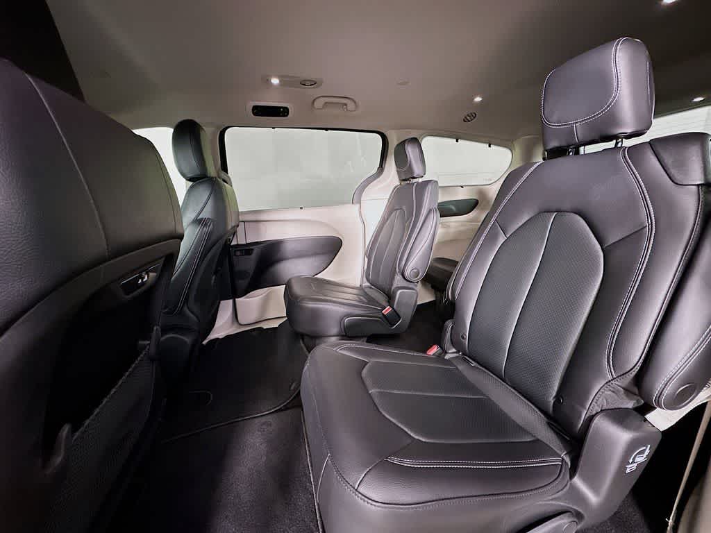 Thumbnail: 2022 Chrysler Pacifica - 13