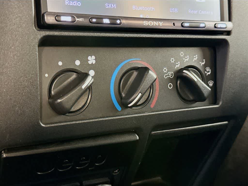 Thumbnail: 2001 Jeep Wrangler - 16