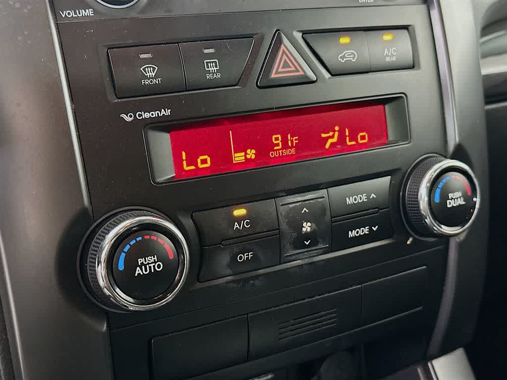 Thumbnail: 2012 Kia Sorento - 17