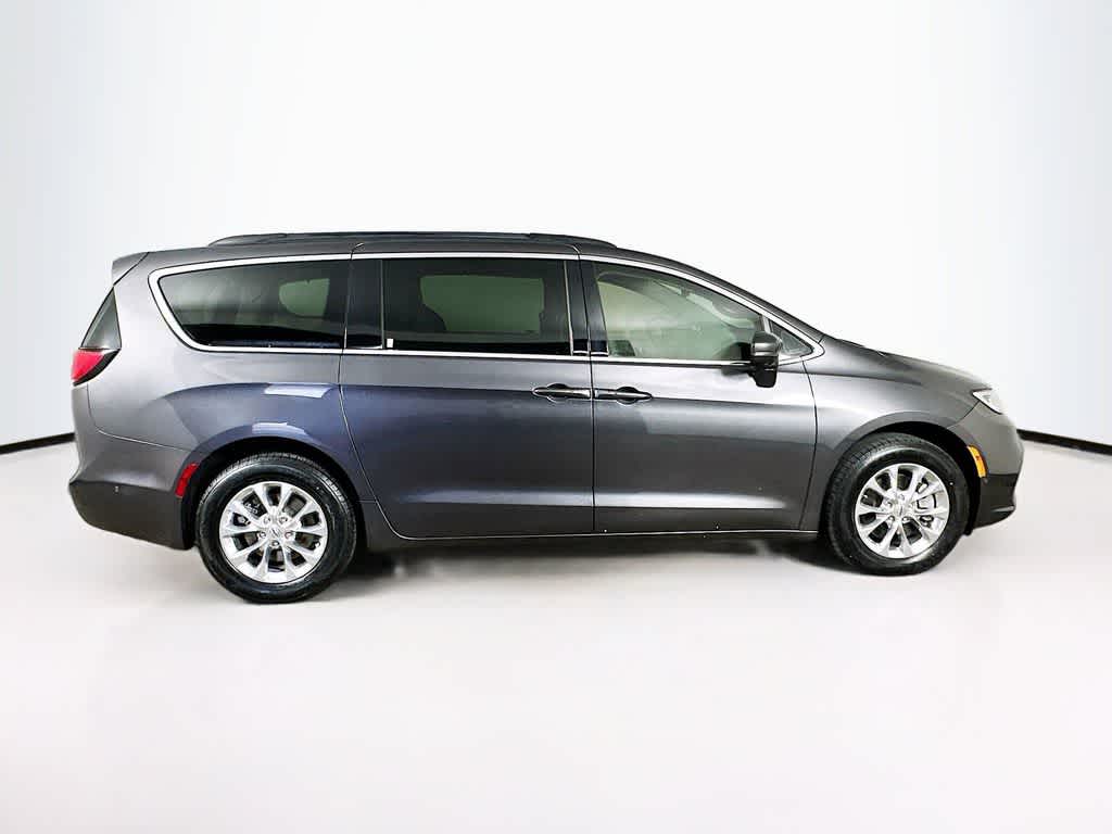 Thumbnail: 2022 Chrysler Pacifica - 25