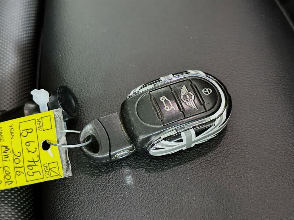 Thumbnail: 2016 MINI Cooper Hardtop - 21