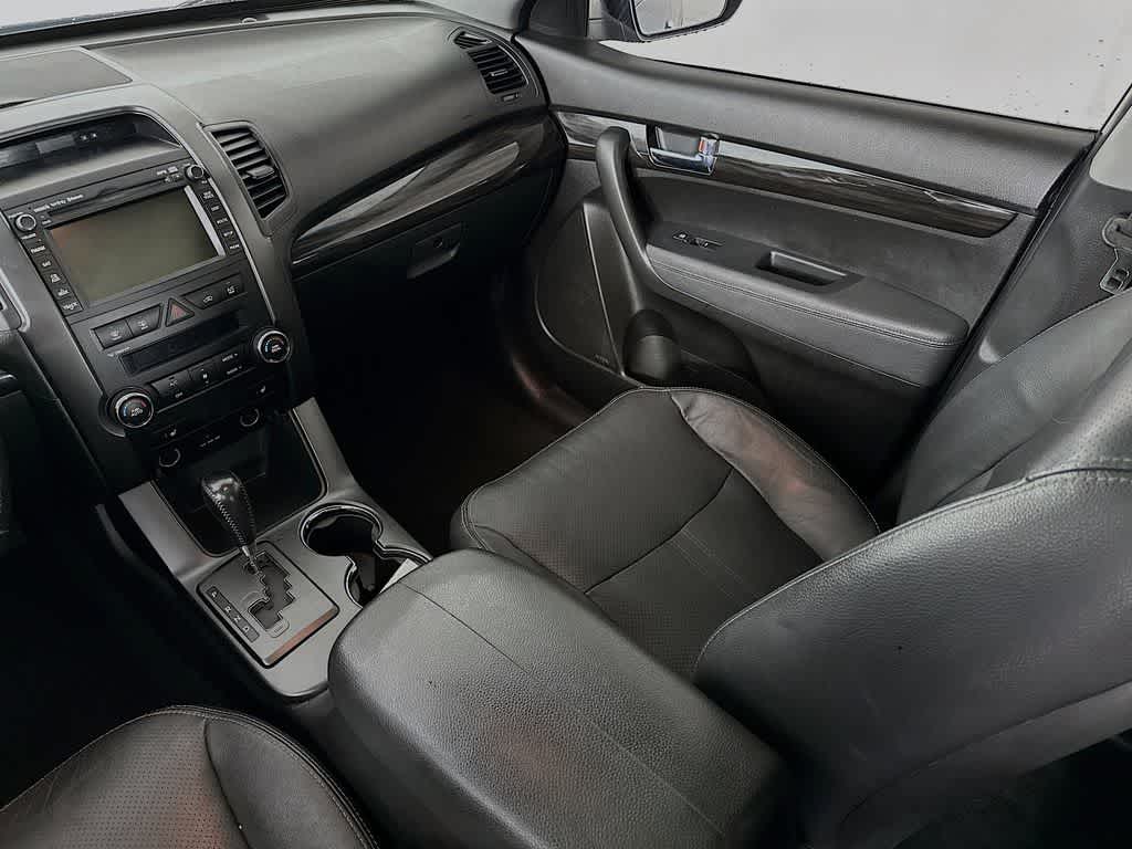 Thumbnail: 2011 Kia Sorento - 11