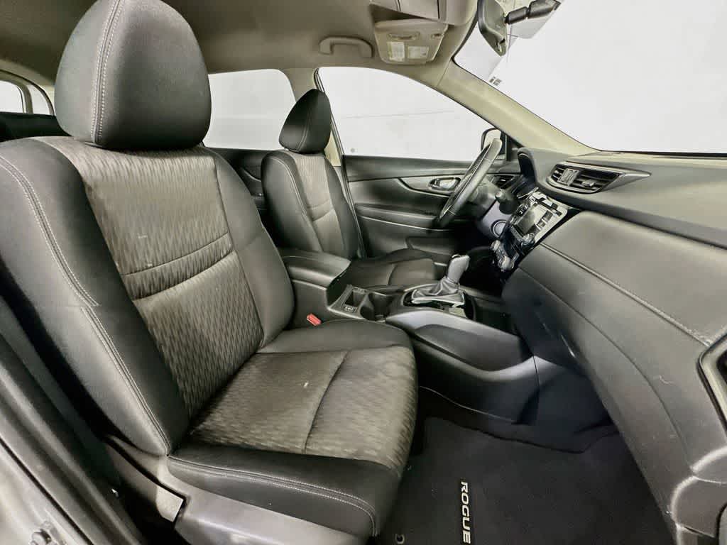 Thumbnail: 2017 Nissan Rogue - 15