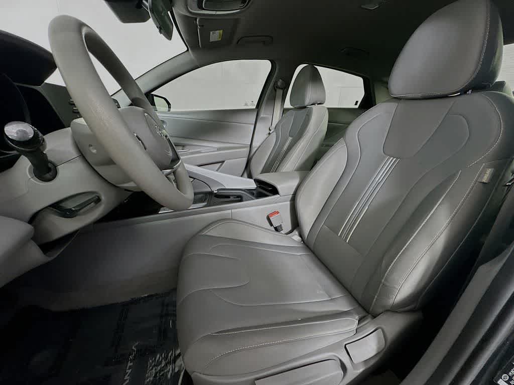 Thumbnail: 2022 Hyundai Elantra - 10