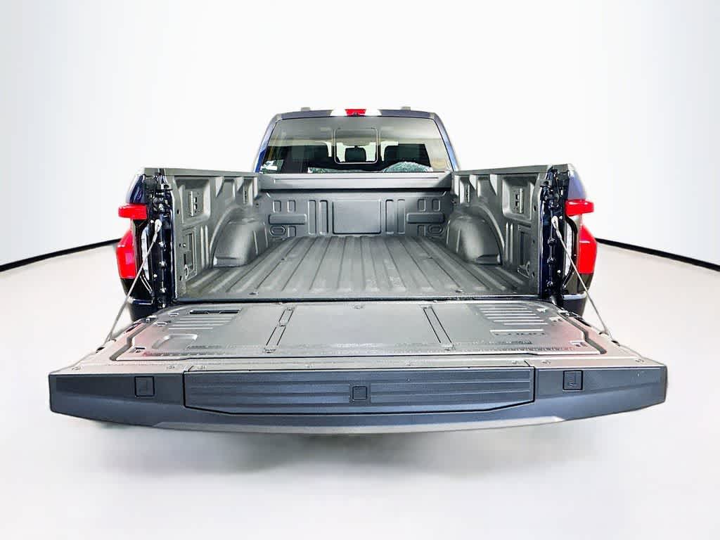2025 Ford F-150 Lightning Lariat 19