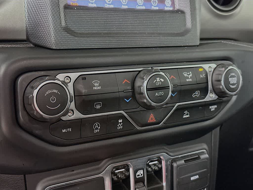 Thumbnail: 2021 Jeep Gladiator - 17