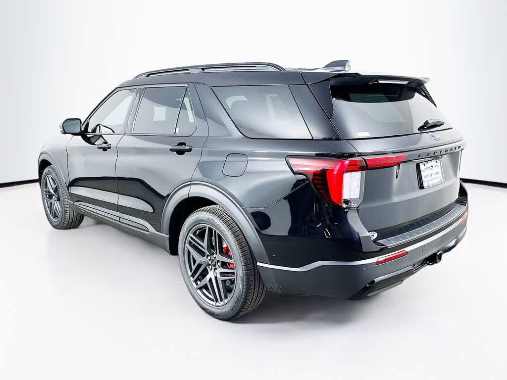 2025 Ford Explorer ST-Line 4