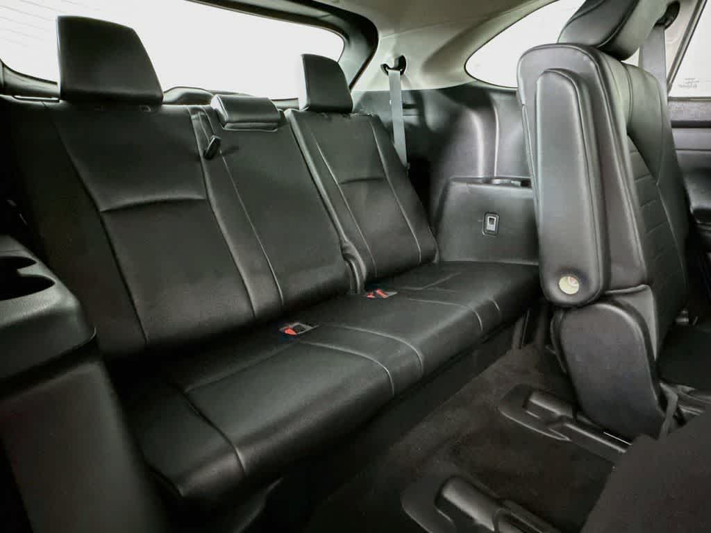 Thumbnail: 2023 Toyota Highlander - 32