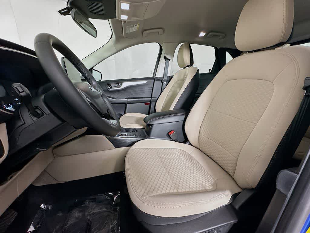 Thumbnail: 2022 Ford Escape - 12