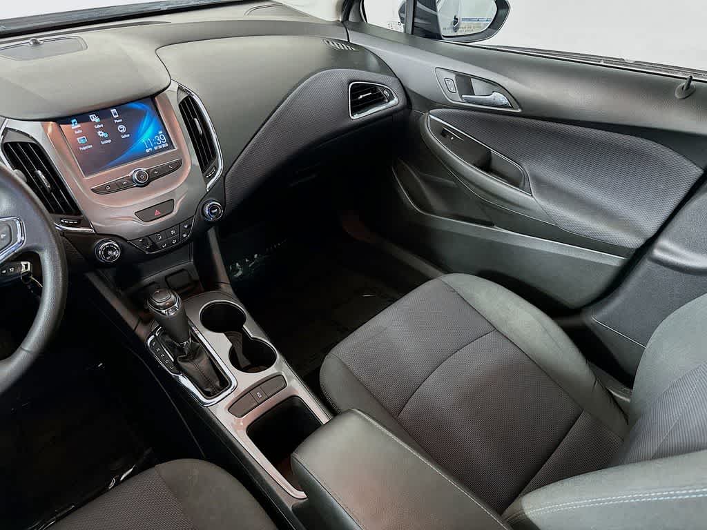 Thumbnail: 2018 Chevrolet Cruze - 10