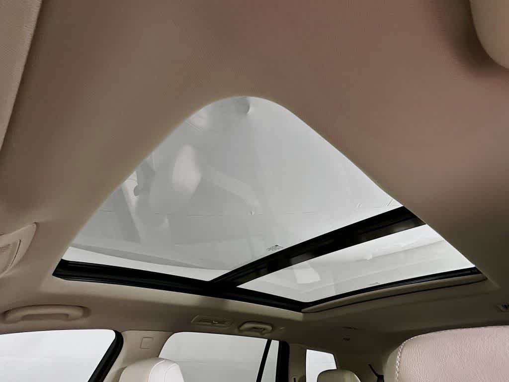 Thumbnail: 2023 Cadillac XT6 - 32
