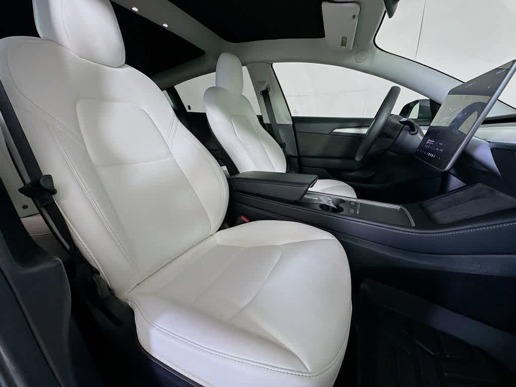 Thumbnail: 2022 Tesla Model 3 - 14