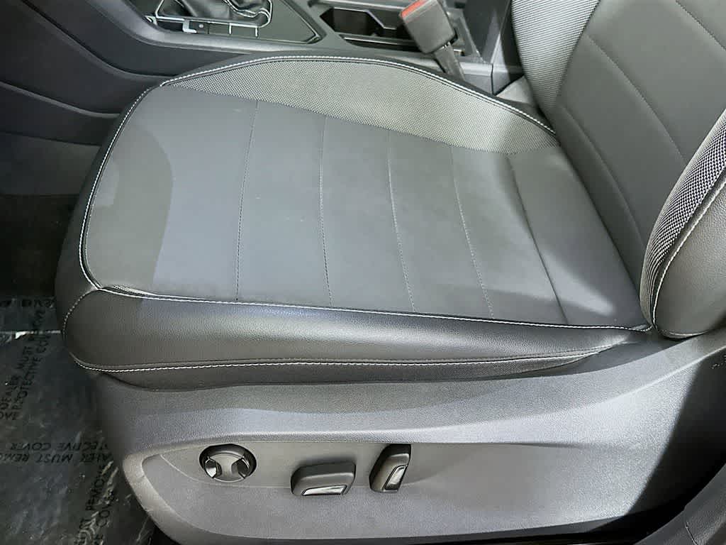 Thumbnail: 2023 Volkswagen Taos - 30