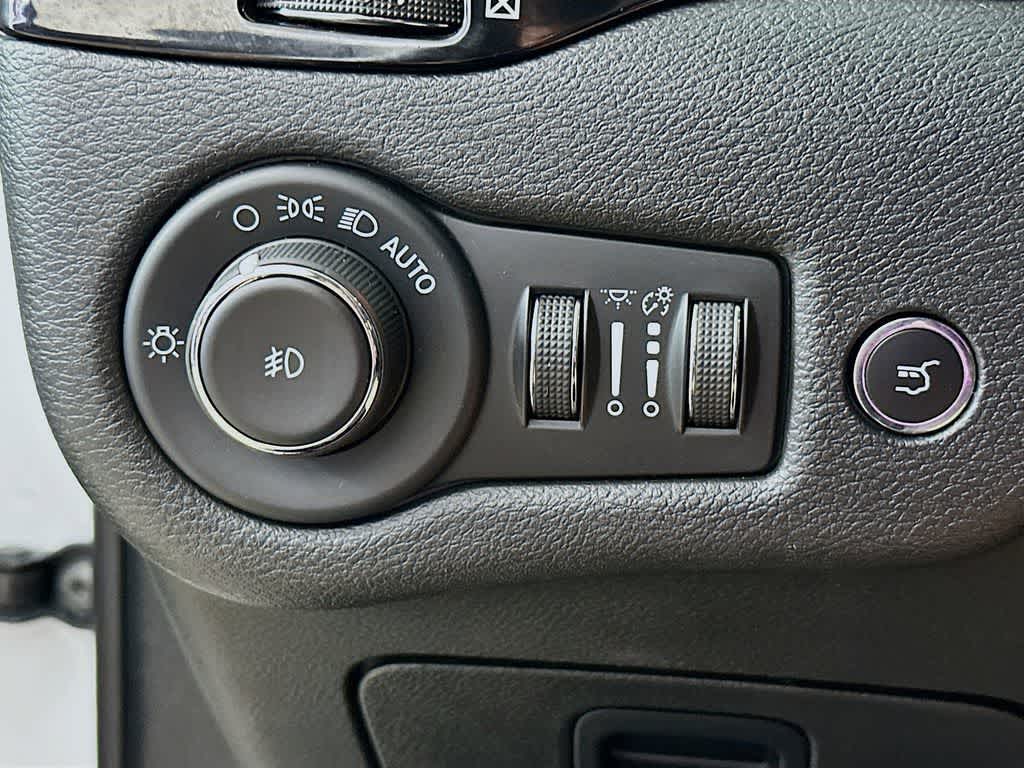 Thumbnail: 2023 Jeep Cherokee - 27