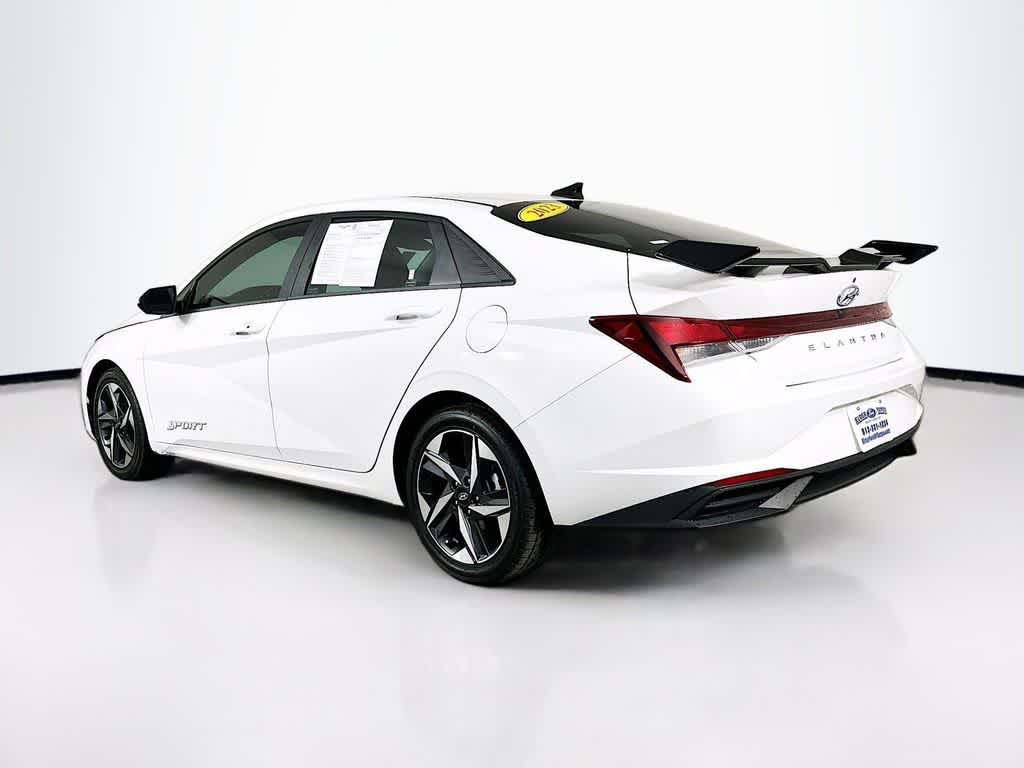 Thumbnail: 2023 Hyundai Elantra - 4